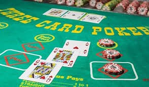 Antarmuka aplikasi mobile filter4d menampilkan meja dealer langsung dan permainan slot